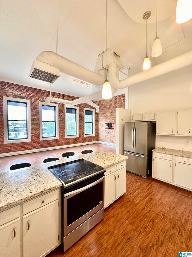 Building Photo - 2112 Morris Ave