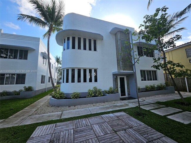 Building Photo - 557 Michigan Ave