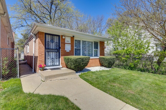Building Photo - 544 E 92nd Pl