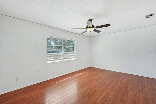 Building Photo - 503 Holt Cir