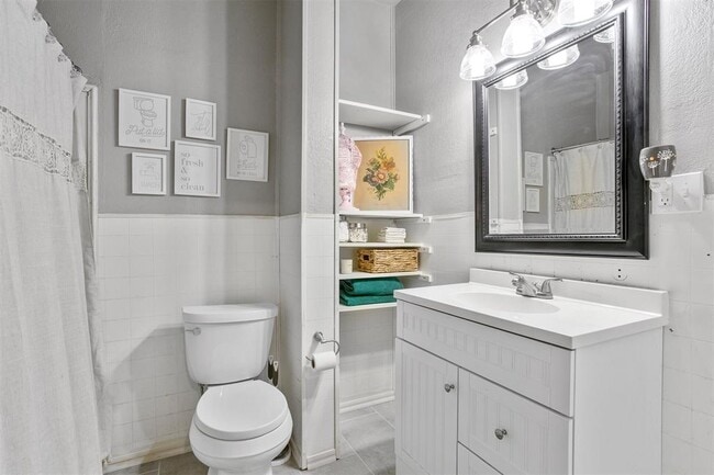 Building Photo - 520 E 17th Ave