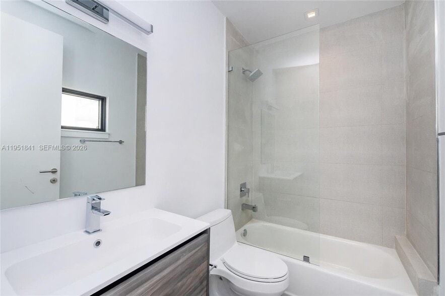 Building Photo - 3264 Bird Ave