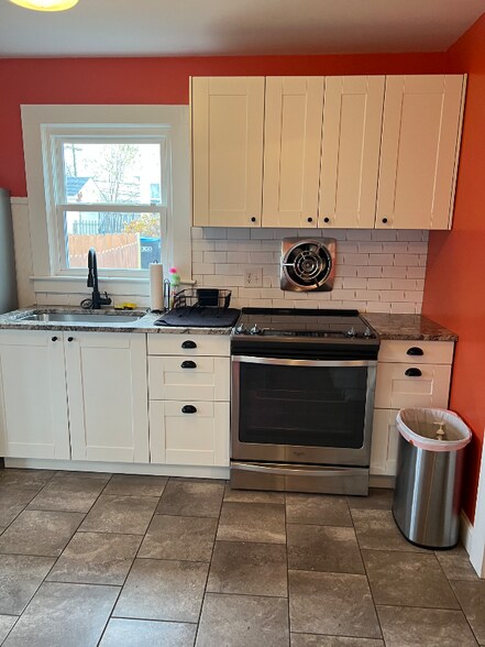 Building Photo - 454 Hanson Ave