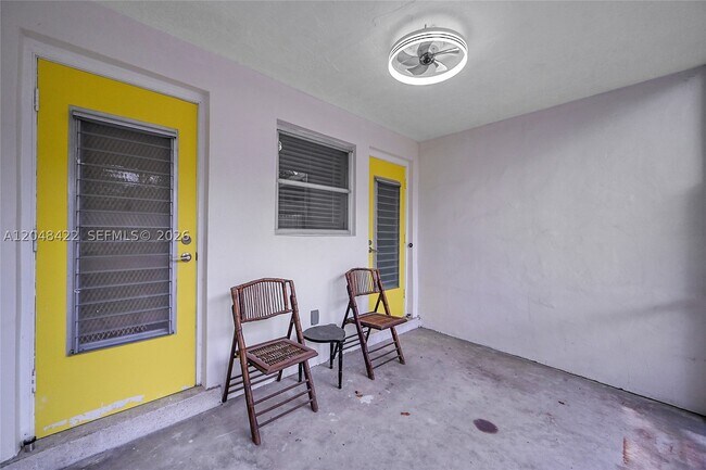 Building Photo - 810 SW 12th Pl