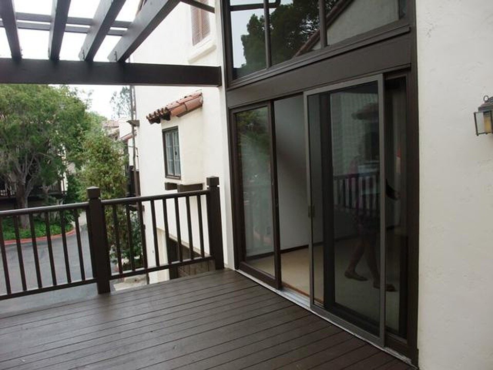 Building Photo - 8614 Villa La Jolla Dr