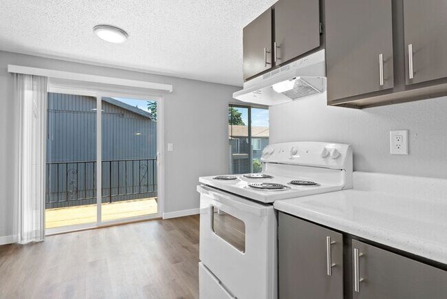 Building Photo - Affordable Comfort! Spacious 2-Bedroom Apa...