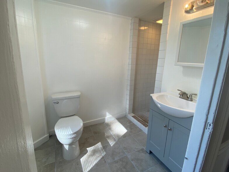 Building Photo - 82 Riverside St