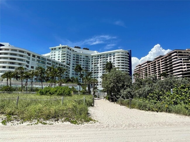 Building Photo - 5151 Collins Ave