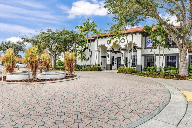 Building Photo - ** FAIRWAY PRESERVE ** 3 BED / 2 BATH CONDO - GARAGE - PET OK! - NORTH NAPLES - ANNUAL RENTAL