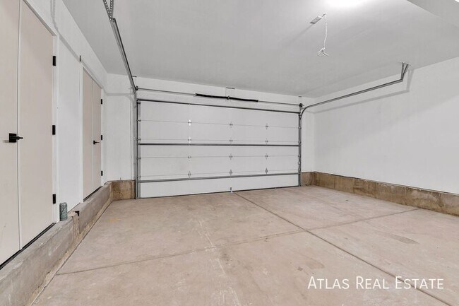 Building Photo - 6643 W 52nd Dr