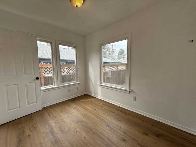 Building Photo - 777 W 10th Ave