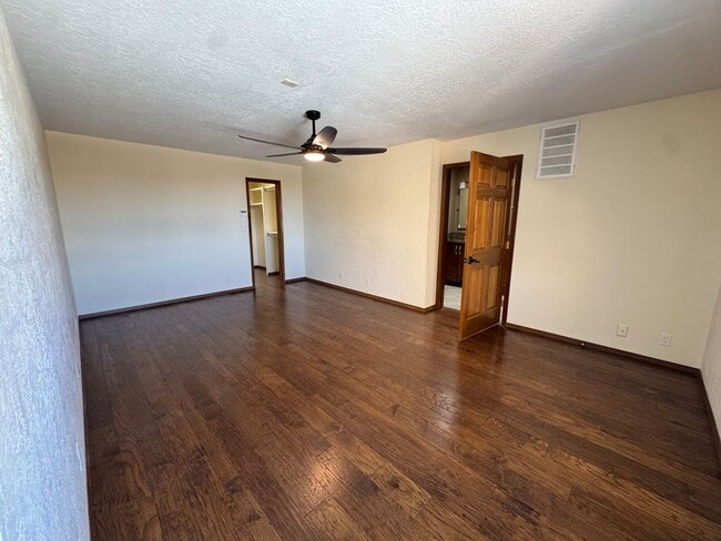 Building Photo - Glenwood Hills Luxury Home