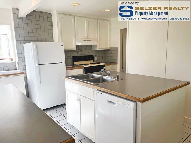 Building Photo - 482-486 W Mendocino Ave