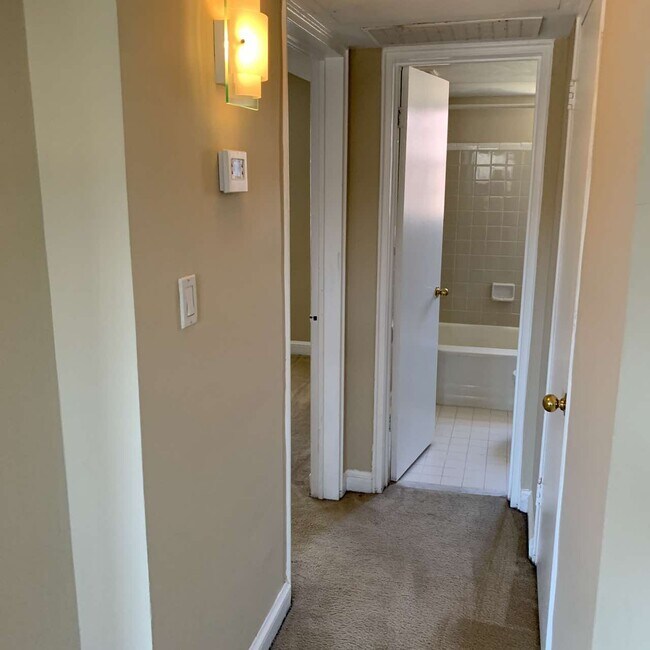 Building Photo - 2105 N Scott St