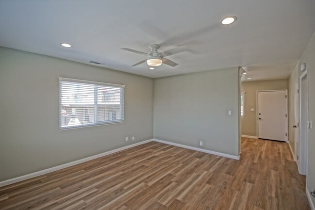 Building Photo - NEWLY REMODELED, SPLIT-LEVEL 3BR2BA DUPLEX...