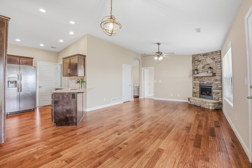 Building Photo - 2309 Mace Dr