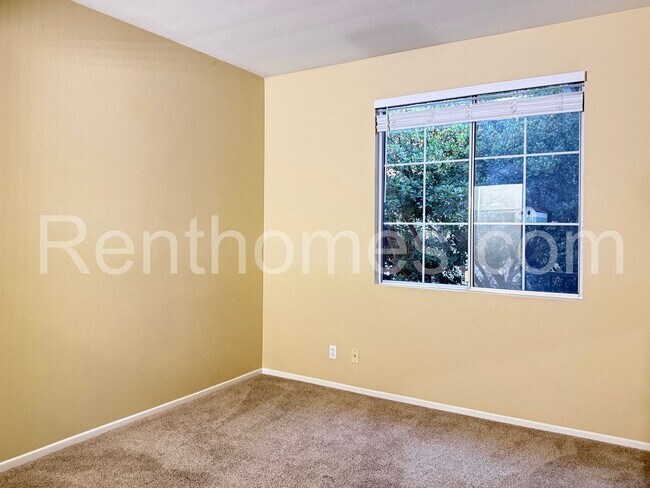 Building Photo - 10728 Sabre Hill Dr