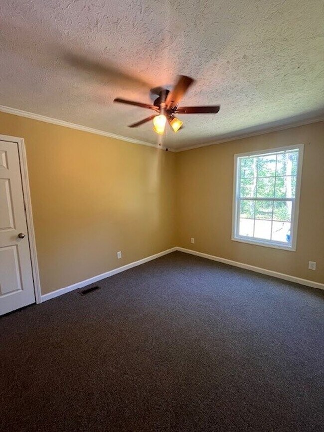 Building Photo - Spacious 3 bedroom 2 bath home in Leland