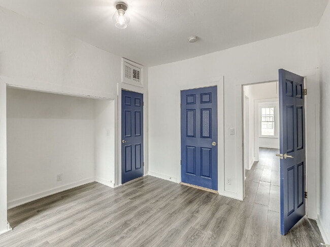 Building Photo - Beautifully Updated Bungalow!