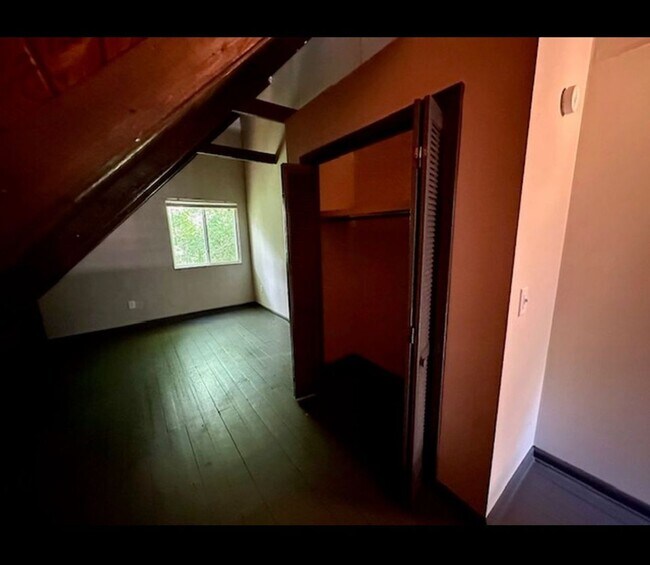 Building Photo - 407 Lindsay Rd