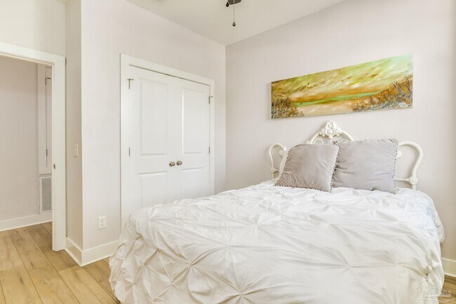 Building Photo - 606 W Intendencia St