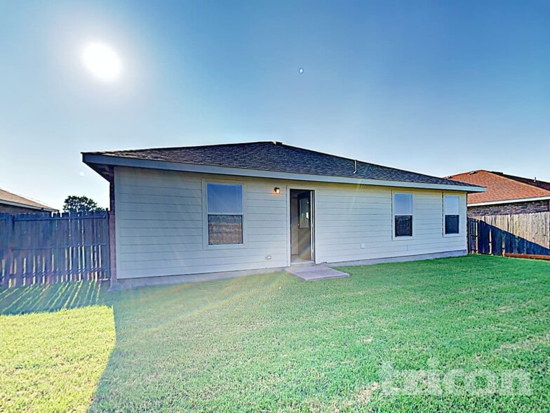 Building Photo - 2513 Thousand Oaks Dr