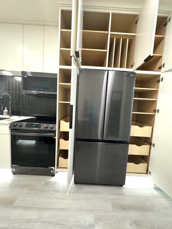 Building Photo - Luxurious Penthouse Studio condo at Zilker