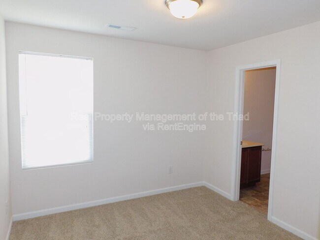 Building Photo - 415 Hidden Brook Ln