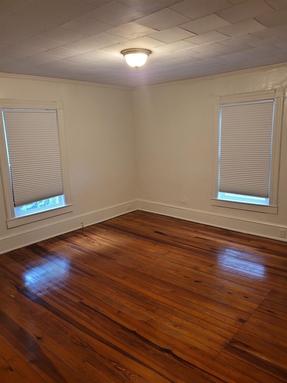 Upstairs 14x14 bedroom - 805 Onslow St