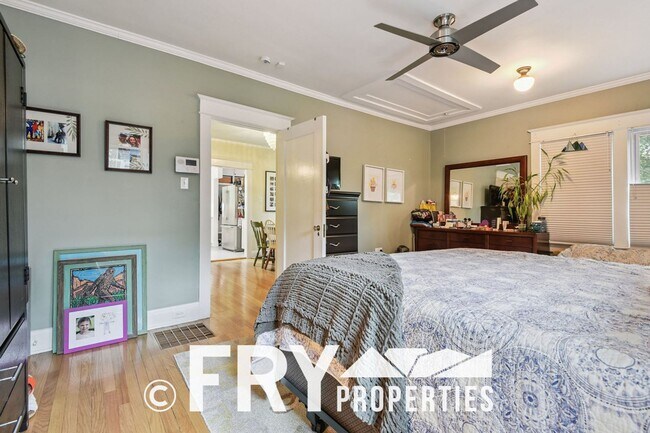 Building Photo - Classic Bungalow in Amazing Location