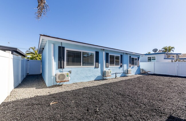 Building Photo - Spacious 3 bedroom, 2 bathroom home in the...