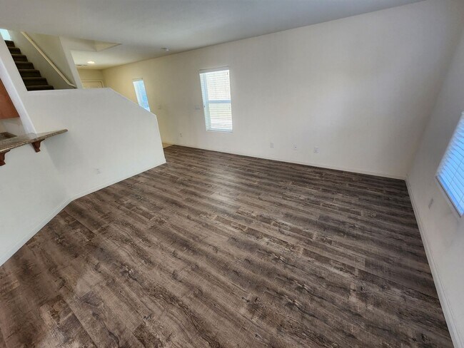 Building Photo - Lovely Two Story Home in Mountain Edge Community