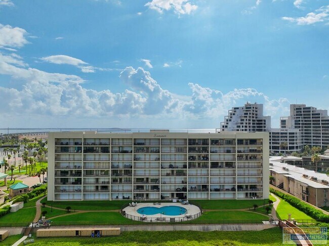 Building Photo - 900 Padre Blvd