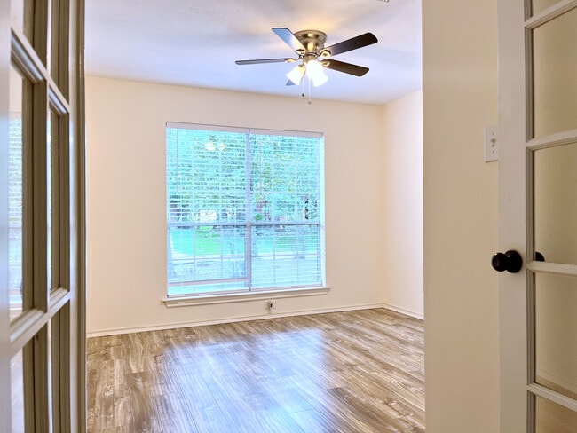 Building Photo - 126 W Russet Grove Cir