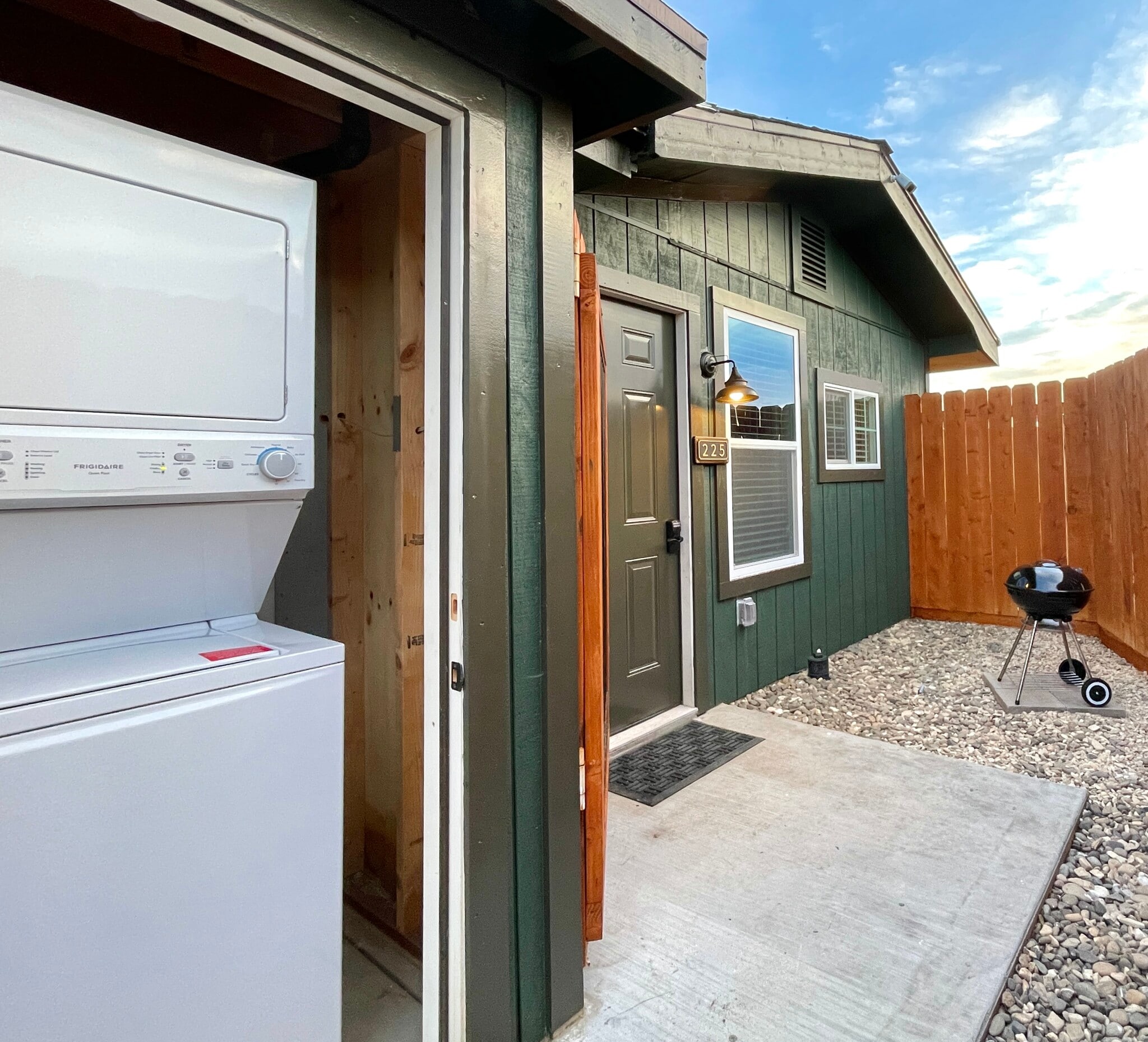 Building Photo - 225 E Branch St