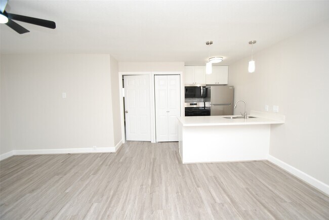 Building Photo - 2515 Yoakum Blvd