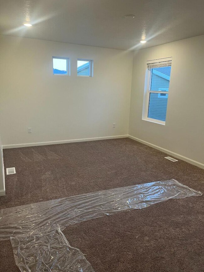 Building Photo - 341 N Colonnade Rd