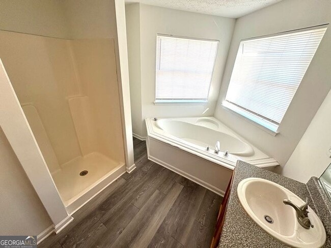 Building Photo - 1730 Bennett Dr