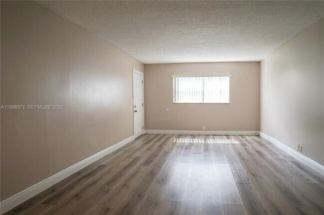 Building Photo - 4280 Woodside Dr