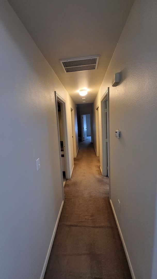 Building Photo - 562 NE Negus Loop