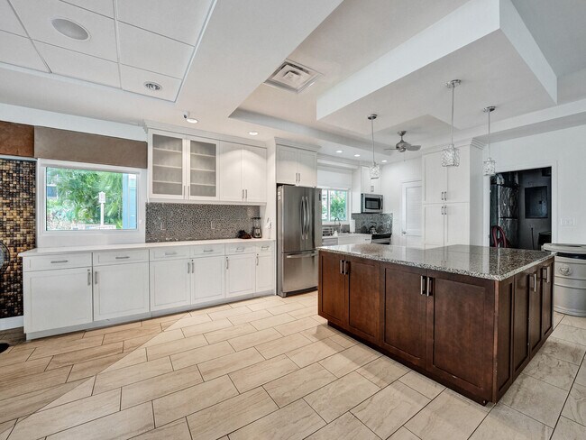 Building Photo - 3300 S Ocean Blvd