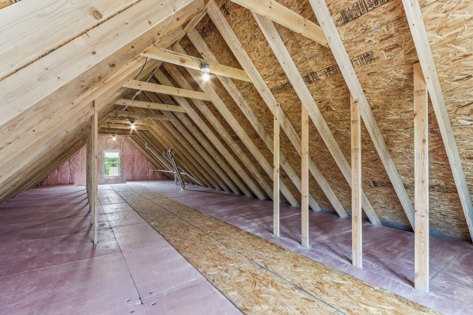 Attic - 351A E Deer Pl