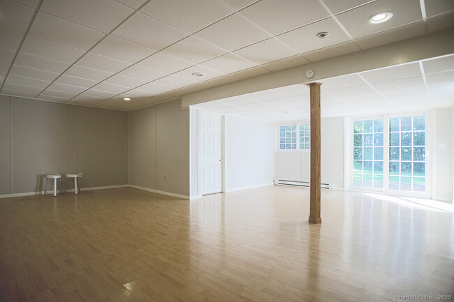 Building Photo - 11 Maple Ave N