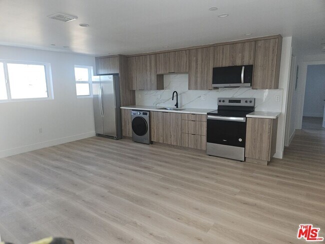 Building Photo - 3209 W 18th St