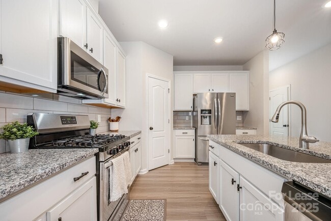 Building Photo - 9453 Avery Lilac Ln