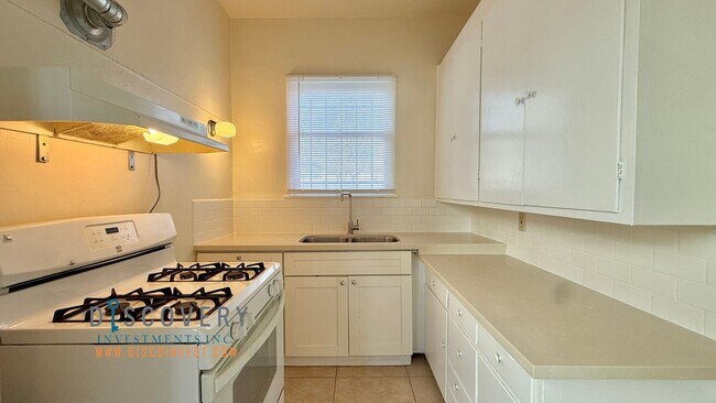 Building Photo - International Blvd. 430-434