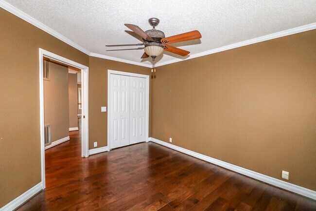 Building Photo - Beautiful 4 Bedroom, 3 Bath home. It has a 2 car garage plus a 1 car carport.  Stay warm in the w...