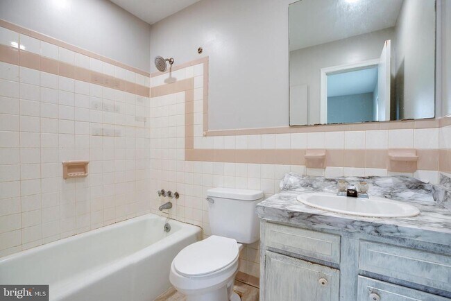 Building Photo - 322 Clay St