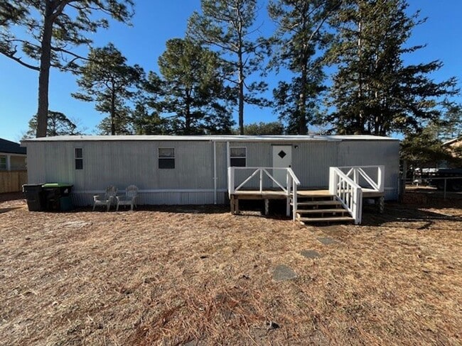 Building Photo - Welcome to this charming 2-bedroom, 1.5-bathroom home located in the desirable area of Leland, NC