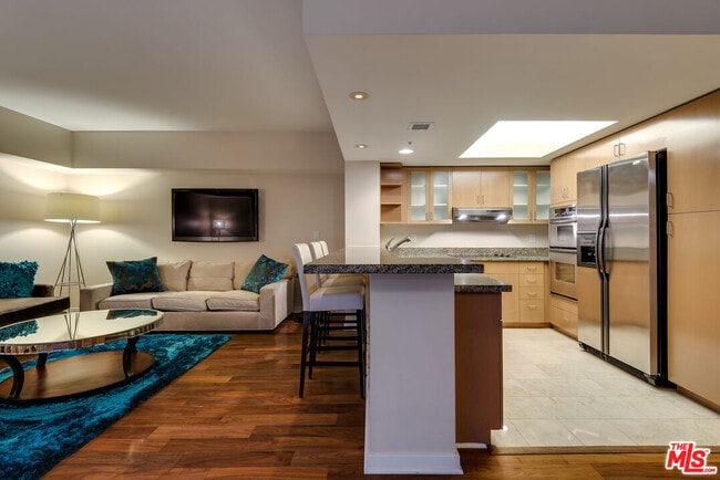 Building Photo - 13700 Marina Pointe Dr
